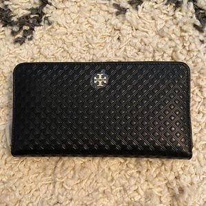 Tory Burch New Zip Wallet Great Gift!!